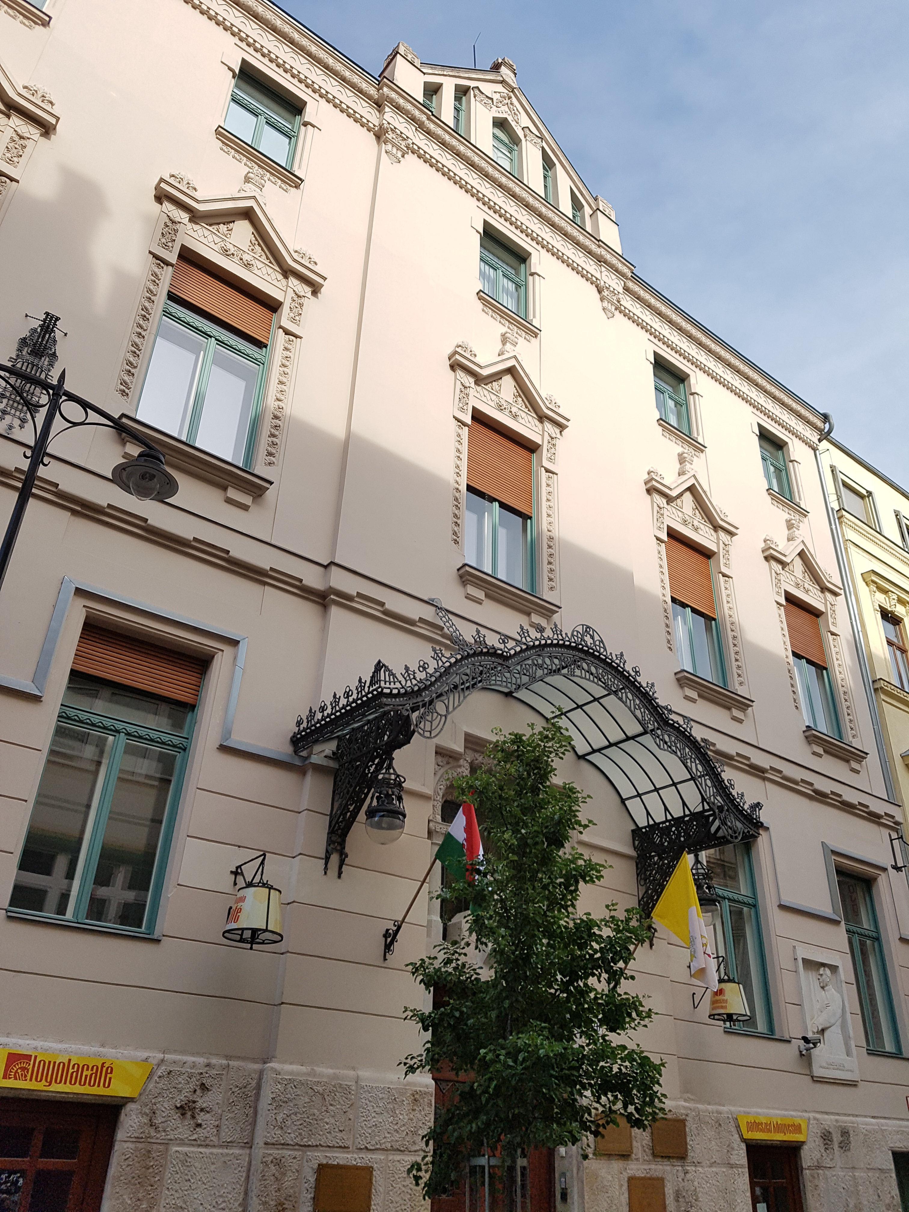 P&aacute;l Zolt&aacute;n